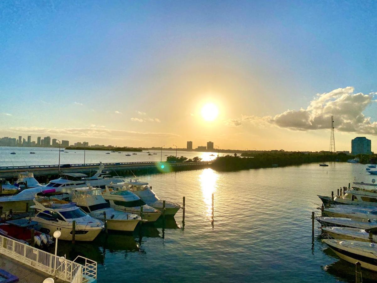 Modern Waterfront Apartment With Miami Skyline View, Free Parking 5 Mins Drive To Miami Beach Eksteriør bilde