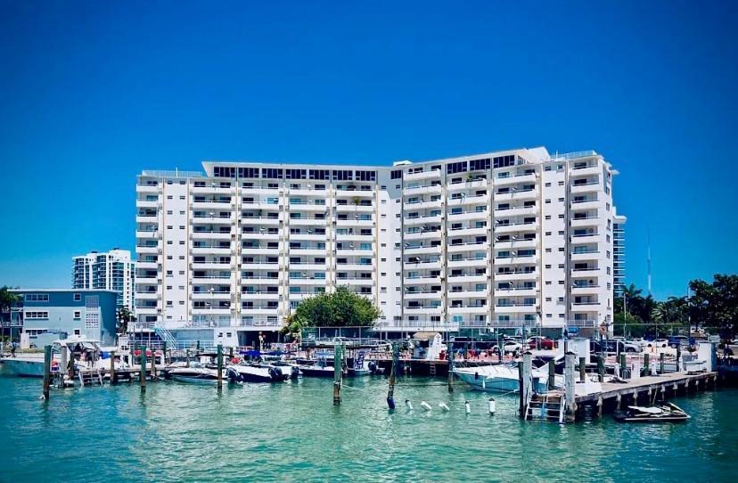 Modern Waterfront Apartment With Miami Skyline View, Free Parking 5 Mins Drive To Miami Beach Eksteriør bilde